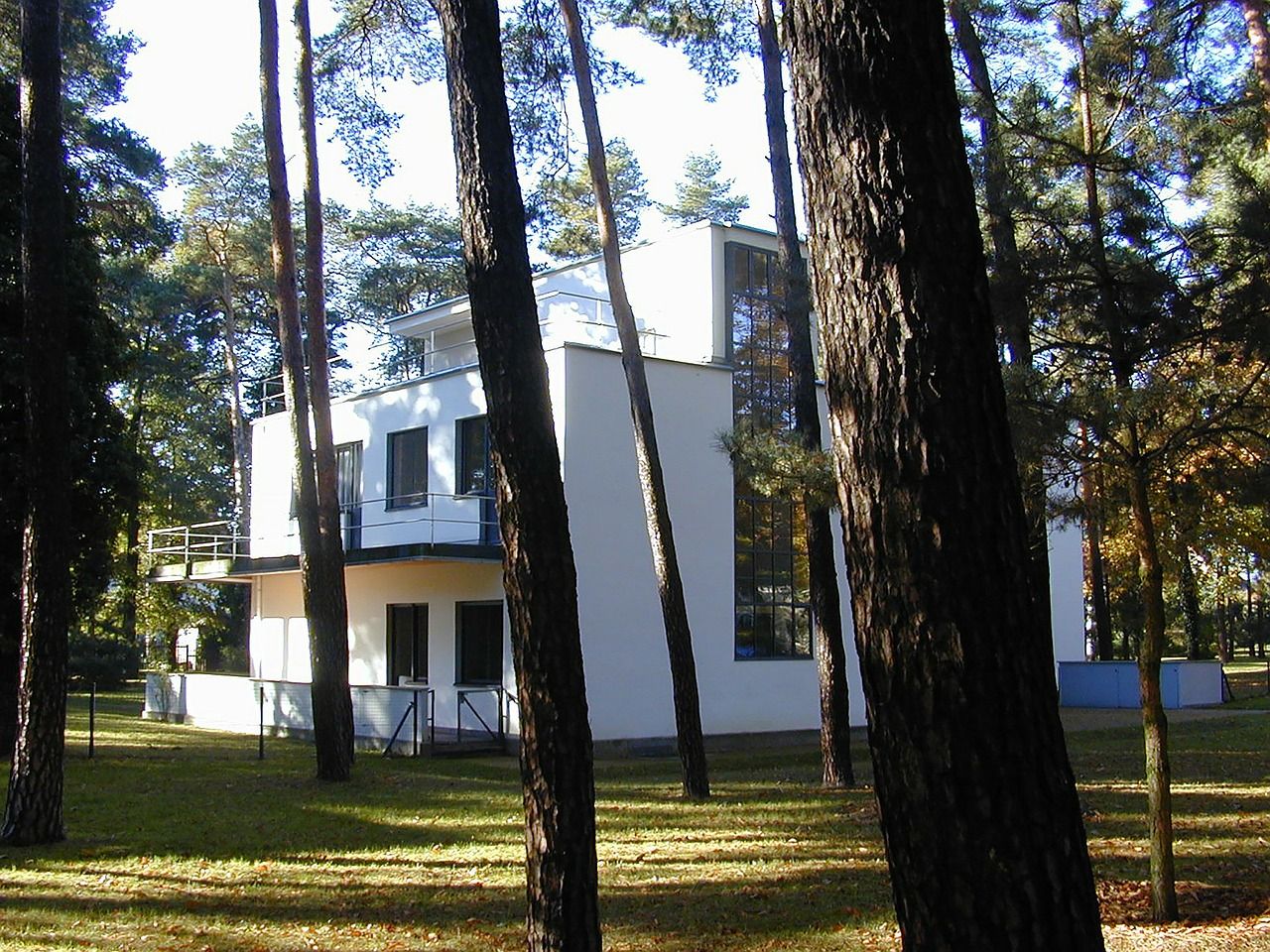 Moderne Häuser im Bauhausstil